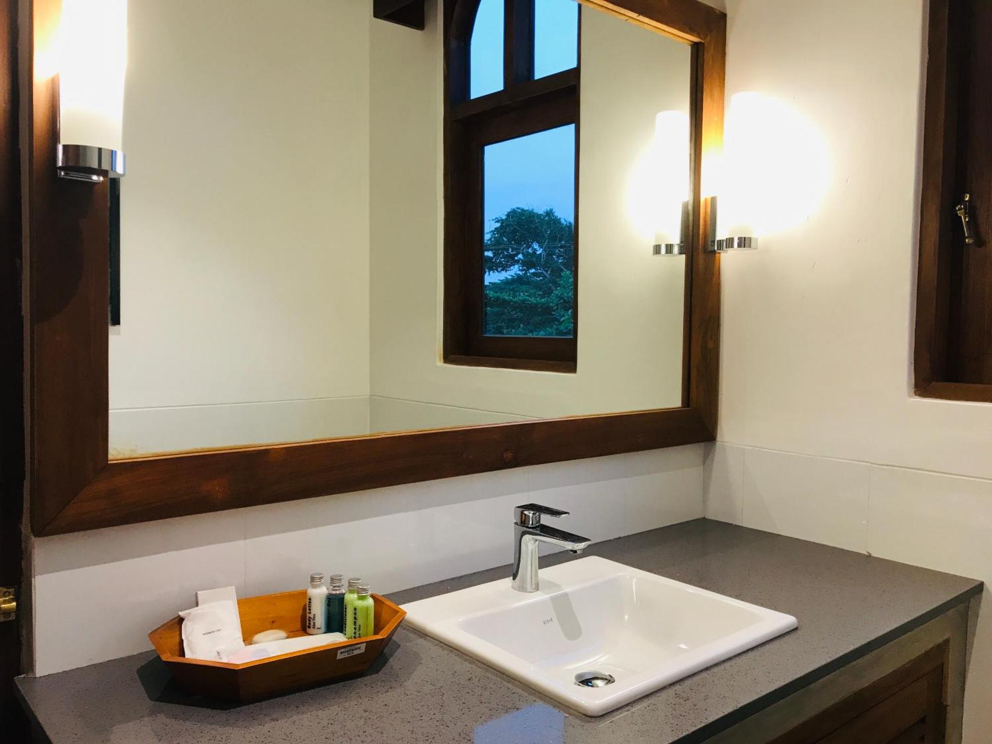 Tea Library Bed & Breakfast Hikkaduwa Exterior foto